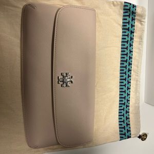 Tory burch clutch new no tags light oak
